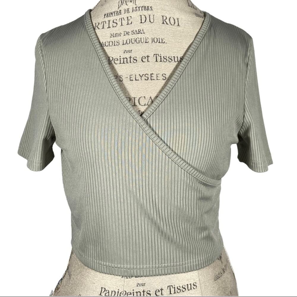 SHEIN Sage Green Ribbed Surplice Cropped Short Sleeve Shirt Size Large 8/10